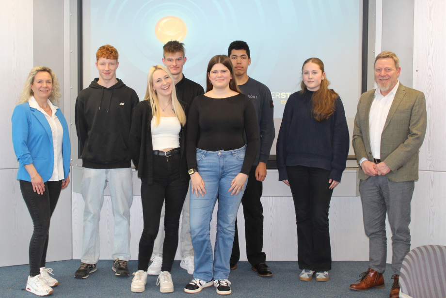 Gruppenfoto von den neuen Auszubildenden der Halberstadtwerke GmbH, die in diesem Jahr ihre Ausbildung beginnen.